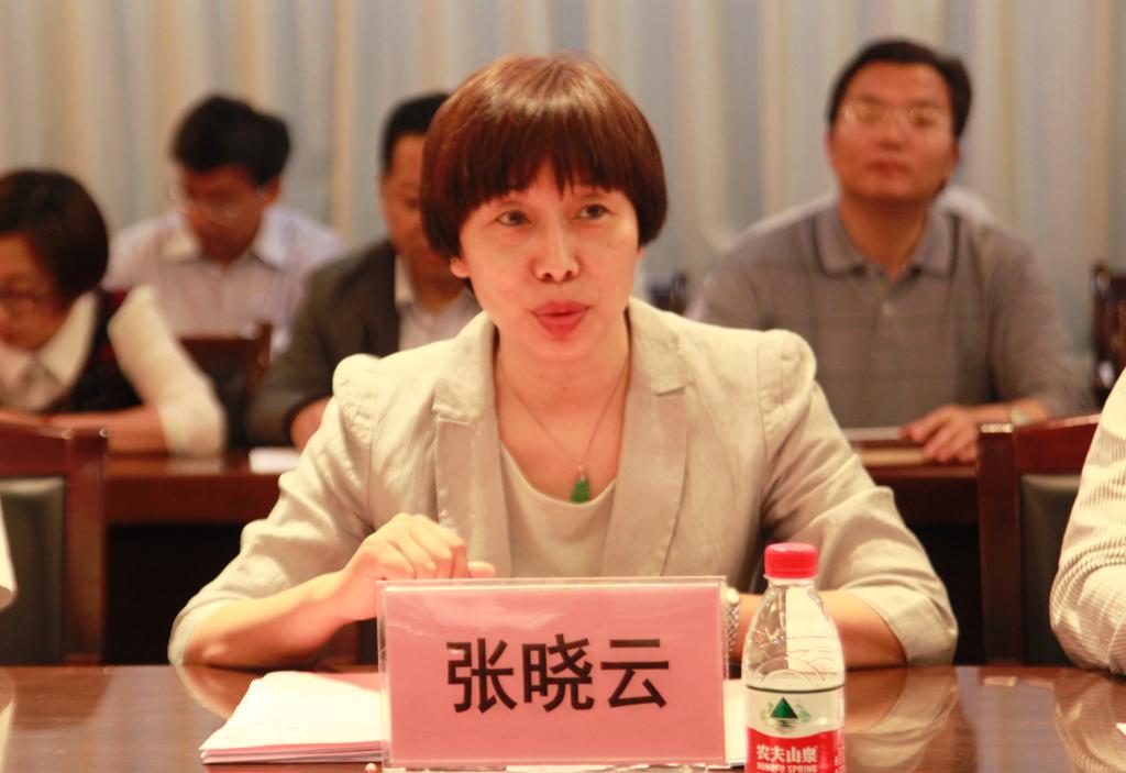 院长张晓云主持汇报会