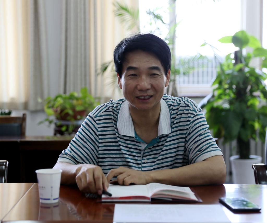 党委书记崔岩同志参与民主评议